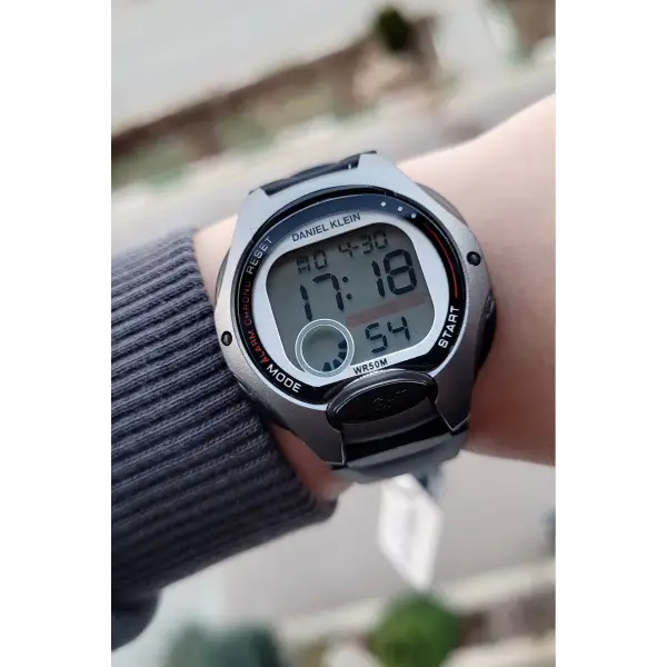 Siyah Renk Işıklı 5 ATM Çocuk Kol Saati