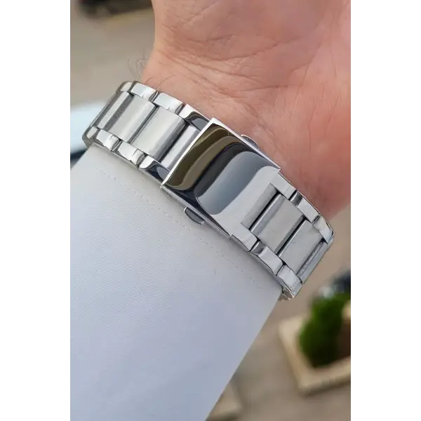 Kadranı Lacivert Kordonu Gümüş Renk 43 Mmgöstergeleri Aktif Erkek Kol Saati