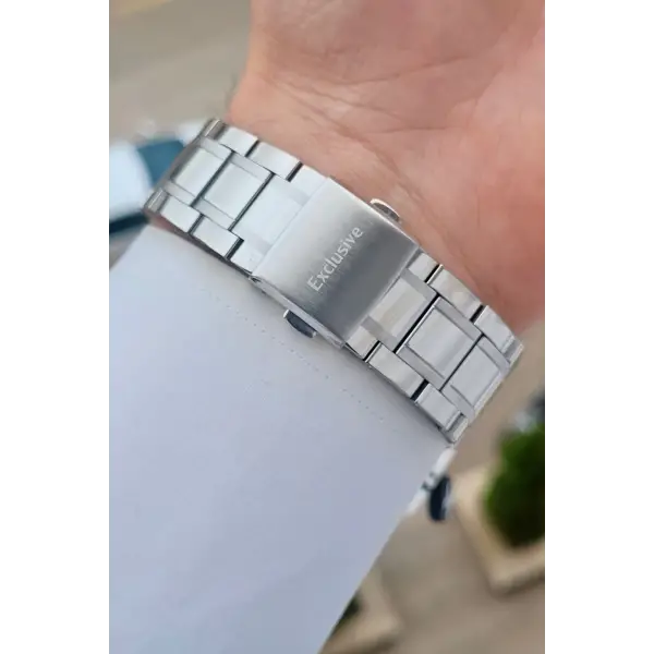 Kadranı Siyah Kordonu Gümüş Renk 45 Mm Iç Göstergeleri Aktif Erkek Kol Saati