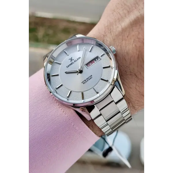 Gümüş Renk Takvimli 44 Mm Erkek Kol Saati