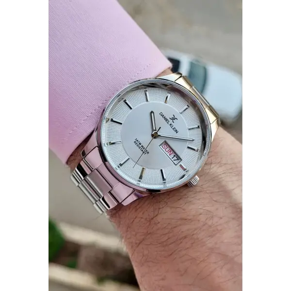 Gümüş Renk Takvimli 44 Mm Erkek Kol Saati