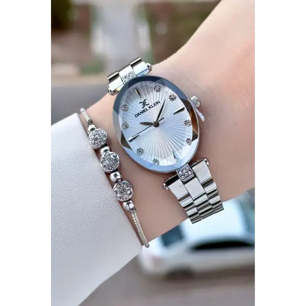 Gümüş Renk Kadın Kol Saati Ve Bileklik