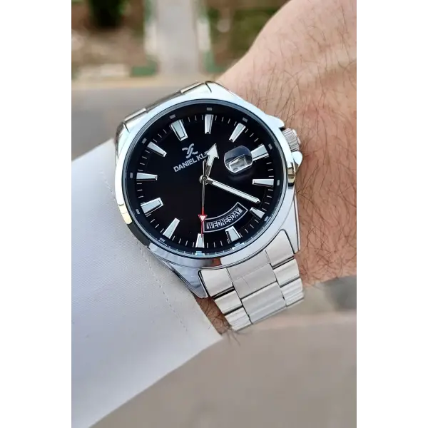 Kadranı Siyah Kordonu Gümüş Renk Iç Göstergeleri Aktif Erkek Kol Saati