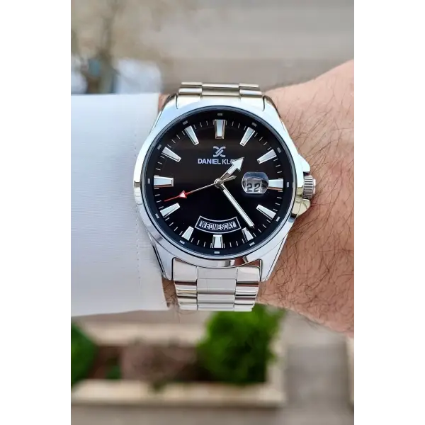 Kadranı Siyah Kordonu Gümüş Renk Iç Göstergeleri Aktif Erkek Kol Saati