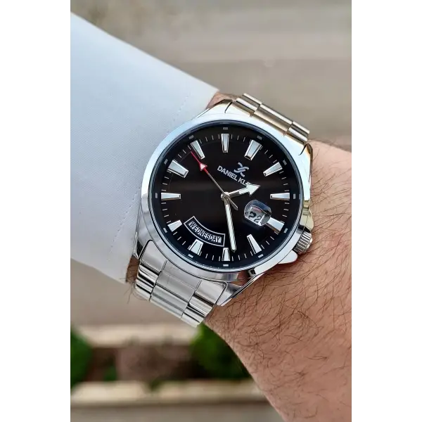 Kadranı Siyah Kordonu Gümüş Renk Iç Göstergeleri Aktif Erkek Kol Saati