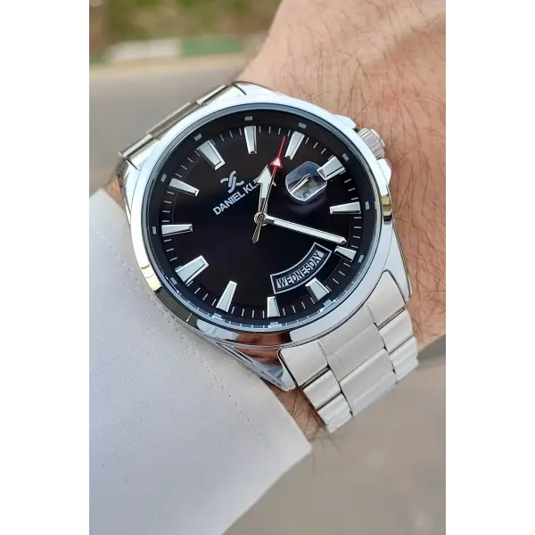 Kadranı Siyah Kordonu Gümüş Renk Iç Göstergeleri Aktif Erkek Kol Saati