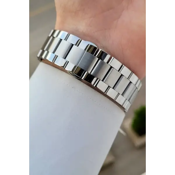 Kadranı Siyah Kordonu Gümüş Renk Iç Göstergeleri Aktif Erkek Kol Saati