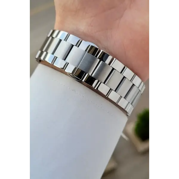 Kadranı Lacivert Kordonu Gümüş Renk Iç Göstergeleri Aktif Erkek Kol Saati