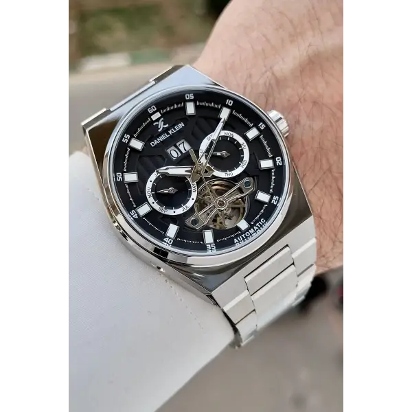 Kadranı Siyah Kordonu Gümüş Renk Göstergeleri Aktif Otomatik Erkek Kol Saati