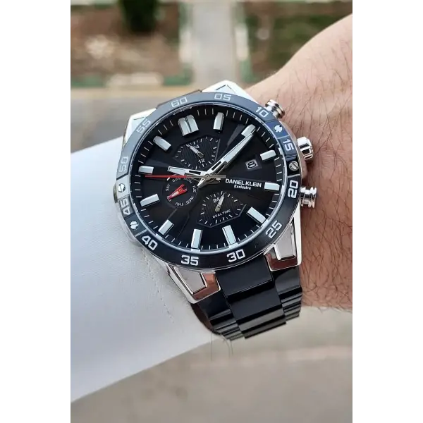 Kasası Gümüş Kordonu Siyah Renk Göstergeleri Aktif Erkek Kol Saati