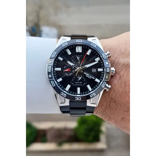 Kasası Gümüş Kordonu Siyah Renk Göstergeleri Aktif Erkek Kol Saati