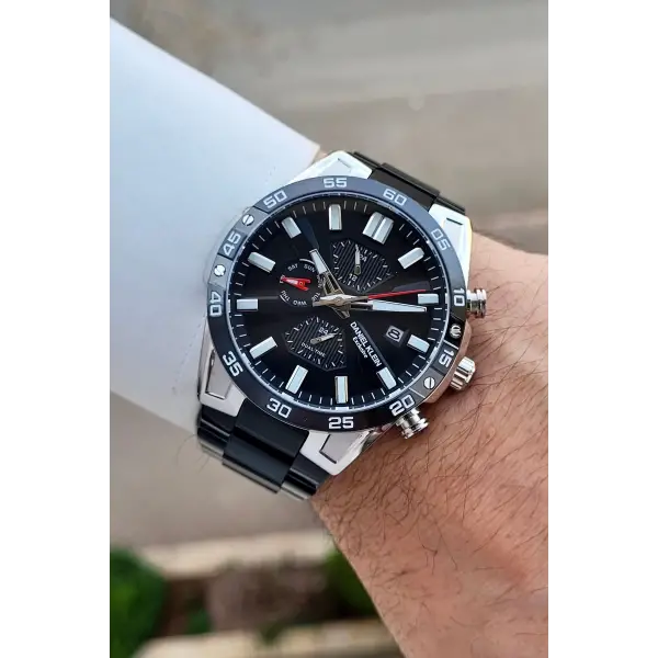 Kasası Gümüş Kordonu Siyah Renk Göstergeleri Aktif Erkek Kol Saati