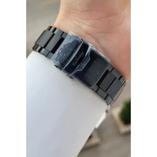 Kasası Gümüş Kordonu Siyah Renk Göstergeleri Aktif Erkek Kol Saati