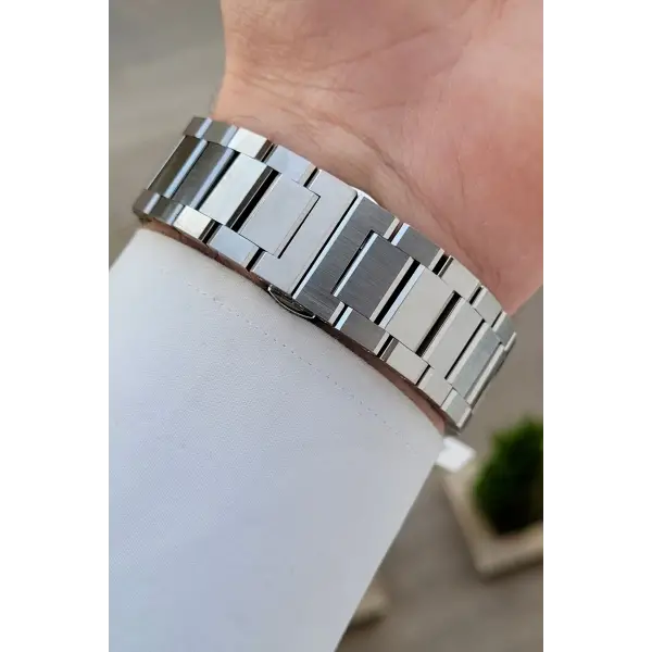 Kadranı Lacivert Kordonu Gümüş Renk Göstergeleri Aktif Otomatik Erkek Kol Saati