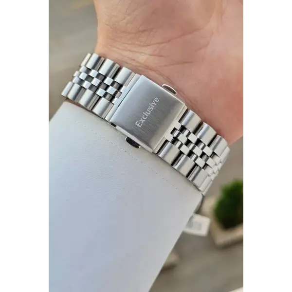 Kadranı Lacivert Kordonu Gümüş Renk Göstergeleri Aktif Erkek Kol Saati