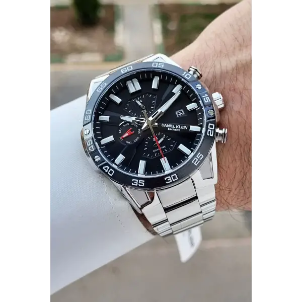 Kadranı Siyah Kordonu Gümüş Renk Göstergeleri Aktif Erkek Kol Saati