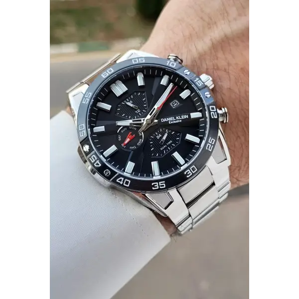 Kadranı Siyah Kordonu Gümüş Renk Göstergeleri Aktif Erkek Kol Saati