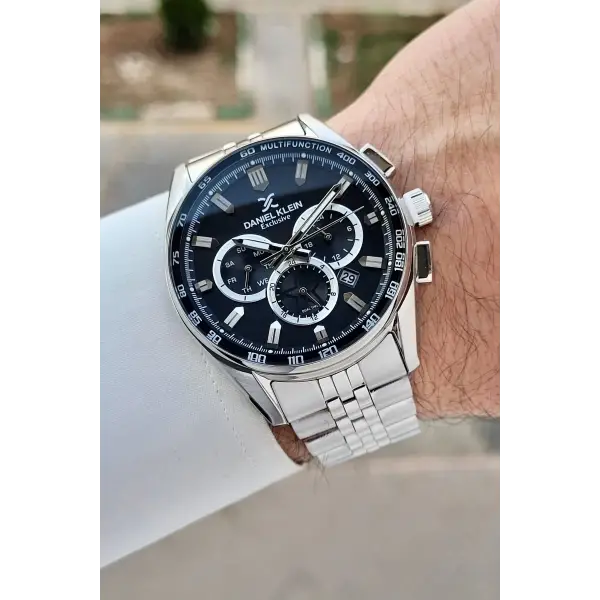 Kadranı Siyah Kordonu Gümüş Renk Göstergeleri Aktif Erkek Kol Saati