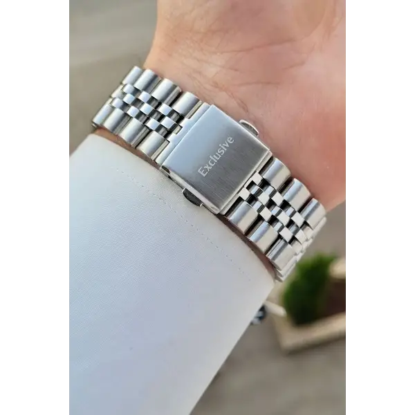 Kadranı Siyah Kordonu Gümüş Renk Göstergeleri Aktif Erkek Kol Saati