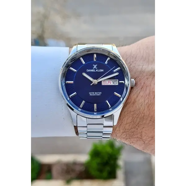 Kadranı Lacivert Kordonu Gümüş Renk Takvim Ve Gün Fonksiyonlu 44 Mm Erkek Kol Saati