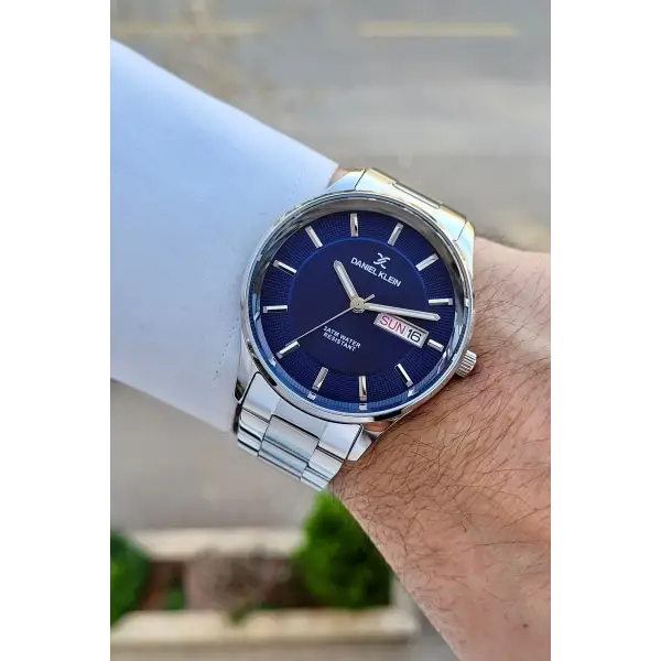 Kadranı Lacivert Kordonu Gümüş Renk Takvim Ve Gün Fonksiyonlu 44 Mm Erkek Kol Saati