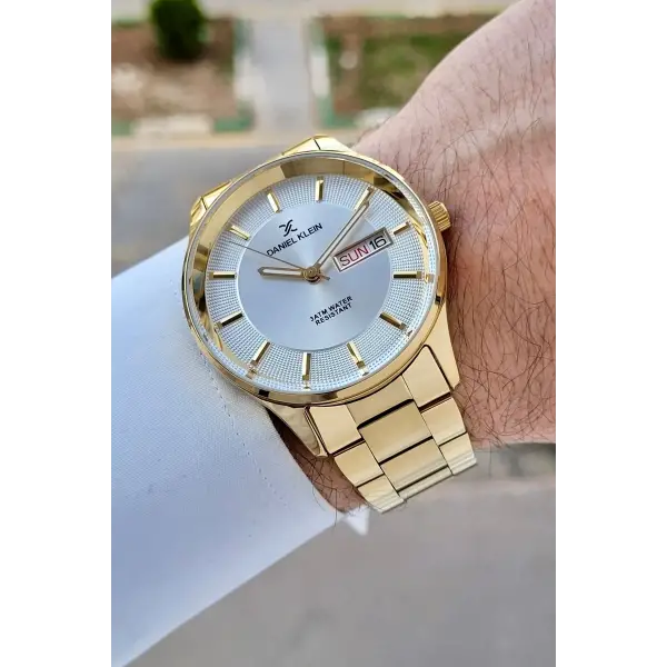 Gold Renk Takvim Ve Gün Fonksiyonlu 44 Mm Erkek Kol Saati