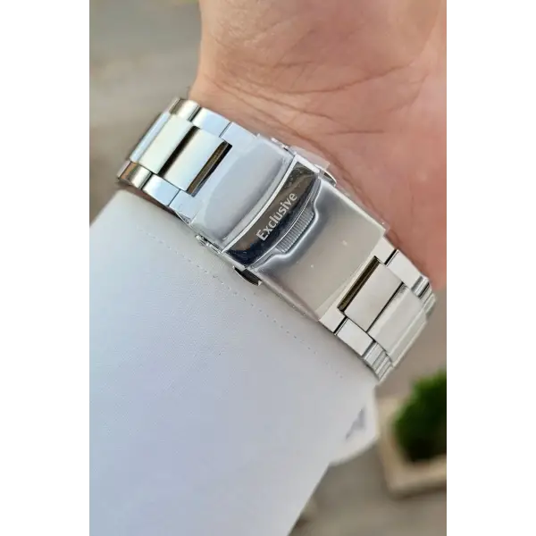 Kadranı Lacivert Kordonu Gümüş Renk Göstergeleri Aktif Erkek Kol Saati