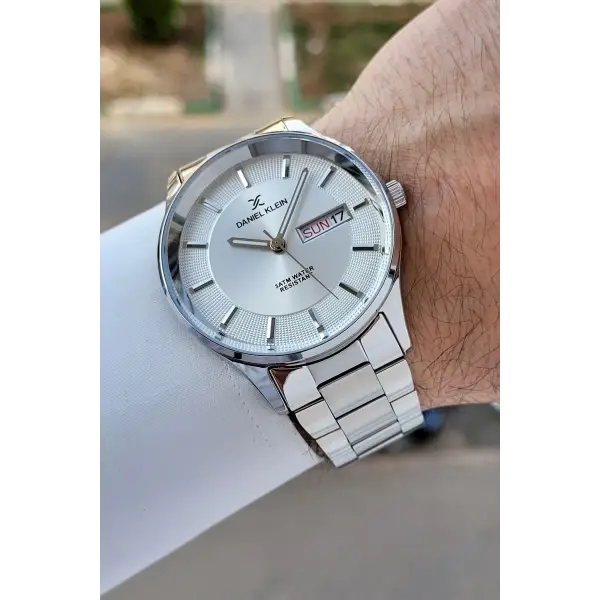 Gümüş Renk Takvim Ve Gün Fonksiyonlu 44 Mm Erkek Kol Saati