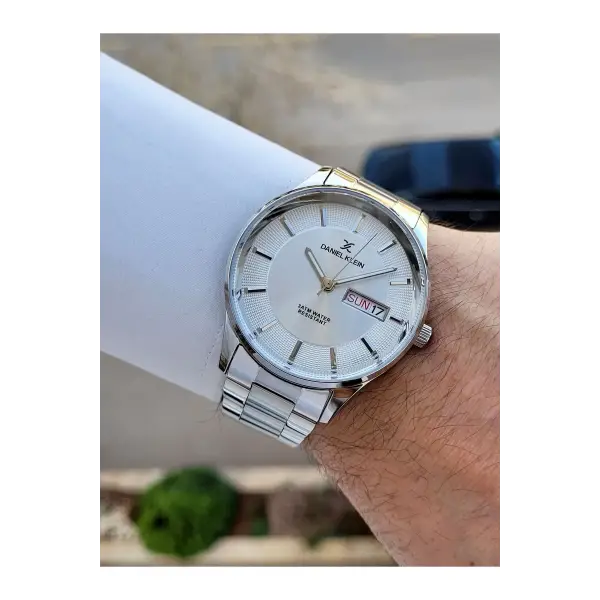 Gümüş Renk Takvim Ve Gün Fonksiyonlu 44 Mm Erkek Kol Saati