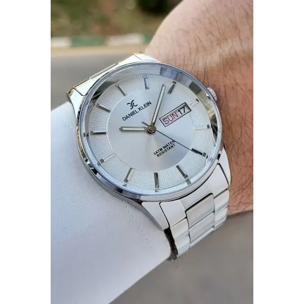 Gümüş Renk Takvim Ve Gün Fonksiyonlu 44 Mm Erkek Kol Saati