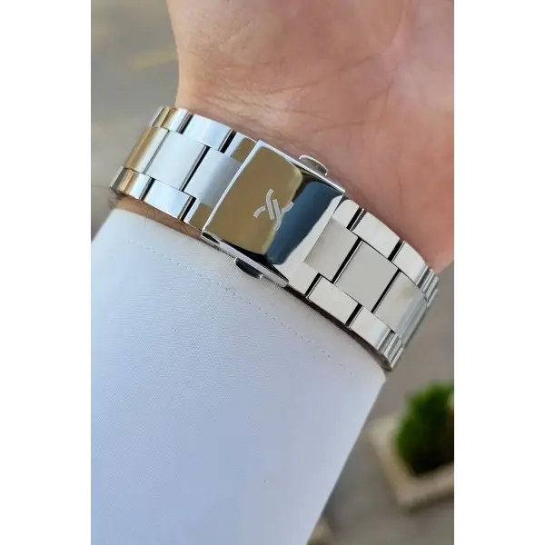 Gümüş Renk Takvim Ve Gün Fonksiyonlu 44 Mm Erkek Kol Saati