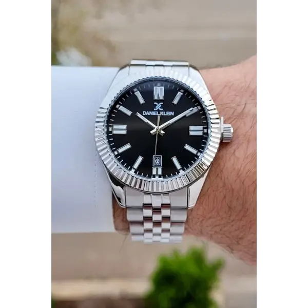 Kadranı Siyah Kordonu Gümüş Renk Takvimli Erkek Kol Saati