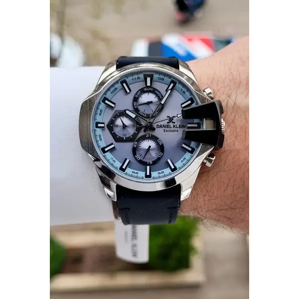 Kasası Gümüş Kordonu Siyah Renk Iç Göstergeleri Aktif Erkek Kol Saati