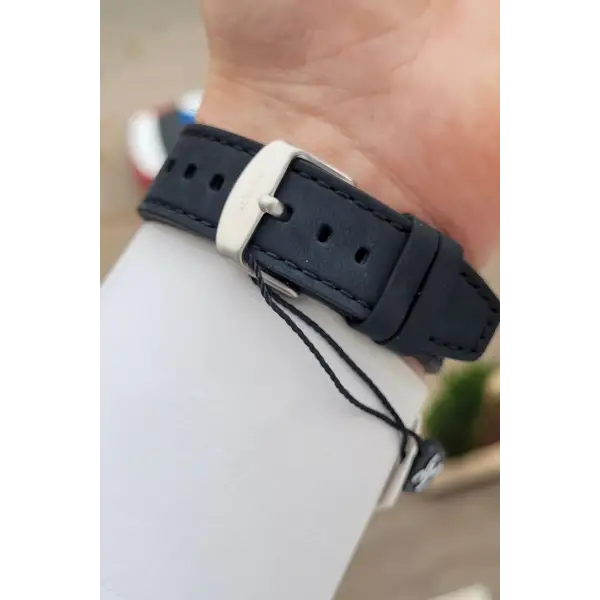 Kasası Gümüş Kordonu Siyah Renk Iç Göstergeleri Aktif Erkek Kol Saati