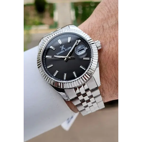 Kadranı Siyah Kordonu Gümüş Renk 42 Mm Takvimli Erkek Kol Saati