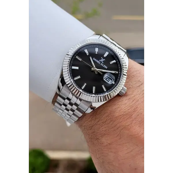 Kadranı Siyah Kordonu Gümüş Renk 42 Mm Takvimli Erkek Kol Saati