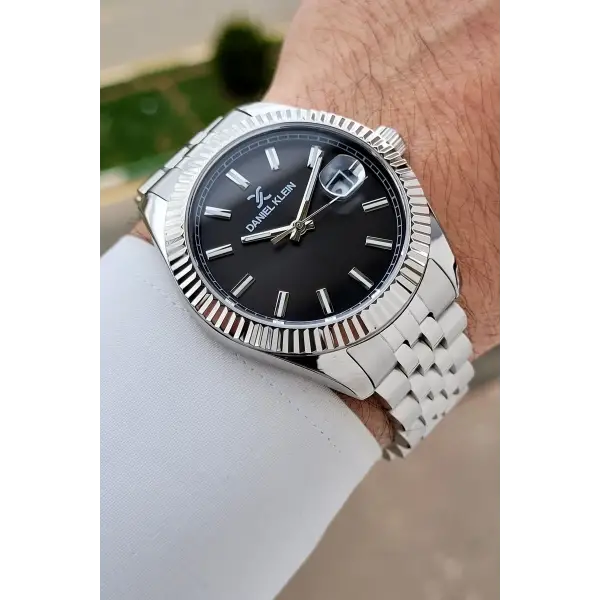 Kadranı Siyah Kordonu Gümüş Renk 42 Mm Takvimli Erkek Kol Saati