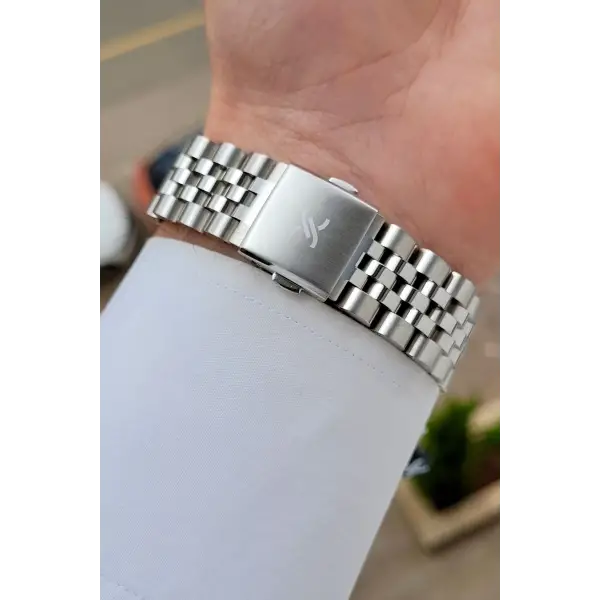 Kadranı Siyah Kordonu Gümüş Renk 42 Mm Takvimli Erkek Kol Saati