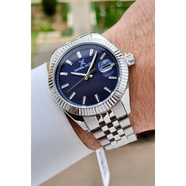 Kadranı Lacivert Kordonu Gümüş Renk 42 Mm Takvimli Erkek Kol Saati
