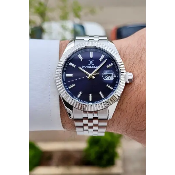 Kadranı Lacivert Kordonu Gümüş Renk 42 Mm Takvimli Erkek Kol Saati