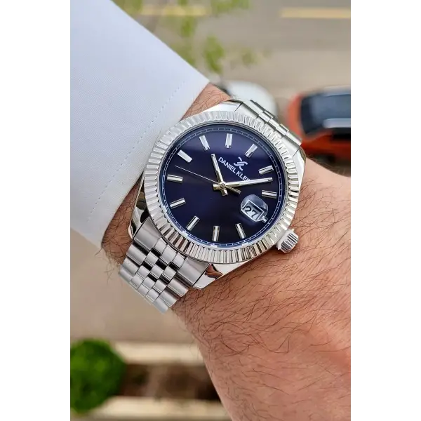 Kadranı Lacivert Kordonu Gümüş Renk 42 Mm Takvimli Erkek Kol Saati