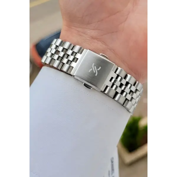 Kadranı Yeşil Kordonu Gümüş Renk 42 Mm Takvimli Erkek Kol Saati