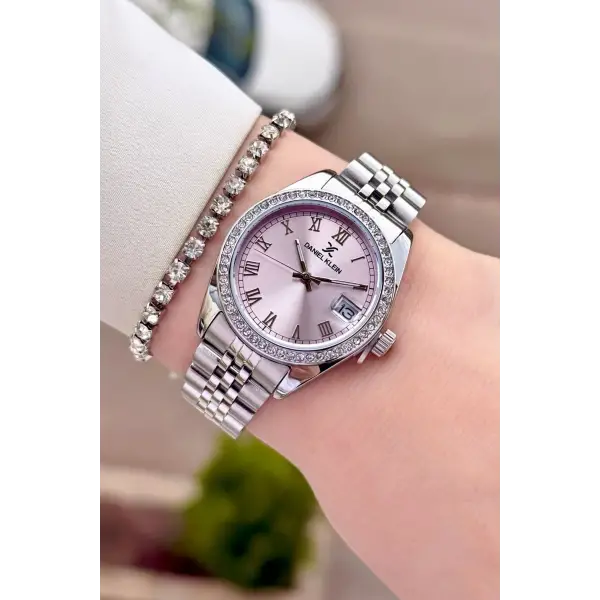 Kadranı Pembe Kordonu Gümüş Renk 32,5 Mm Takvimli Kadın Kol Saati Ve Bileklik