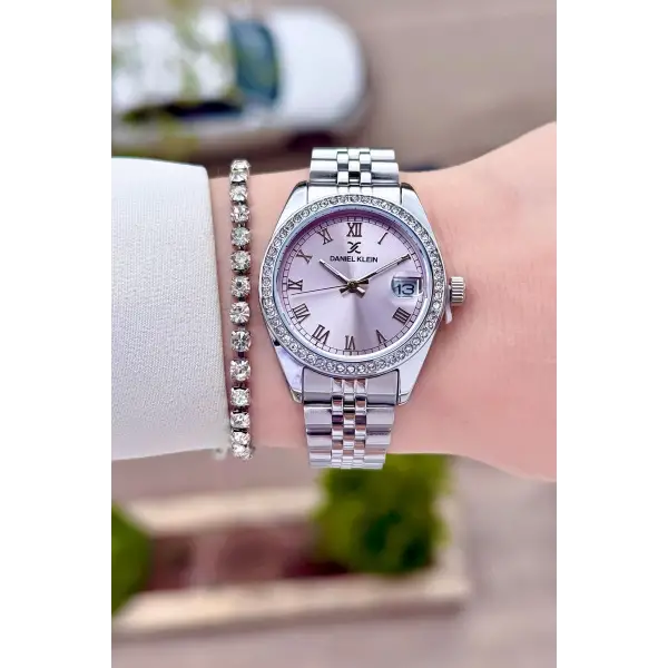 Kadranı Pembe Kordonu Gümüş Renk 32,5 Mm Takvimli Kadın Kol Saati Ve Bileklik
