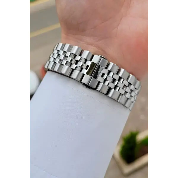 Kadranı Lacivert Kordonu Gümüş Renk 44 Mm Iç Göstergeleri Aktif Erkek Kol Saati