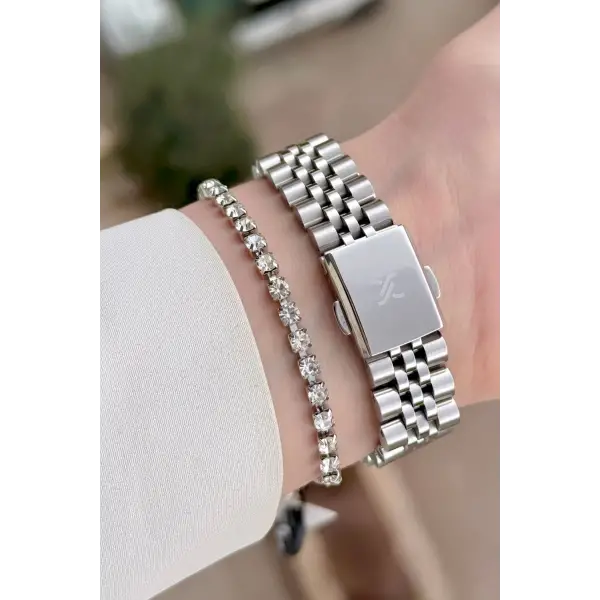 Gümüş Renk 32,5 Mm Takvimli Kadın Kol Saati Ve Bileklik