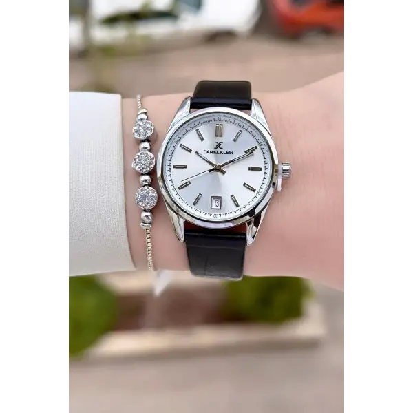 Kasası Gümüş Kordonu Siyah Renk 32 Mm Takvimli Kadın Kol Saati Ve Bileklik