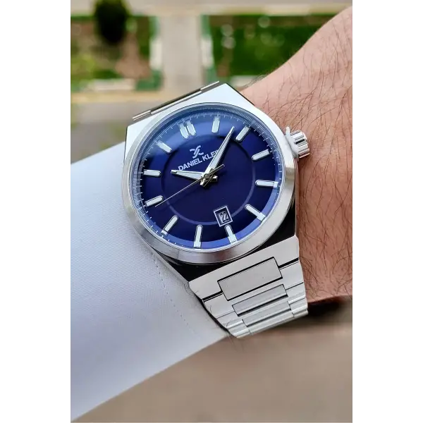 Kadranı Lacivert Kordonu Gümüş Renk Takvimli 43 Mm Erkek Kol Saati