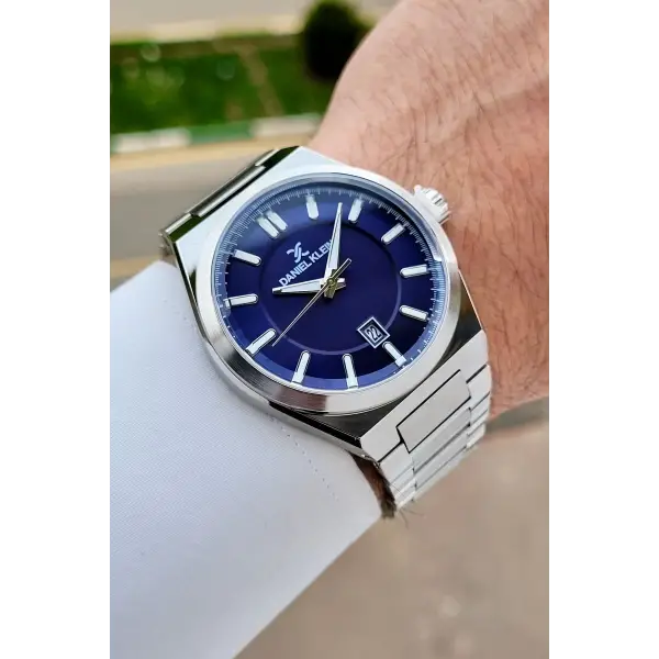Kadranı Lacivert Kordonu Gümüş Renk Takvimli 43 Mm Erkek Kol Saati