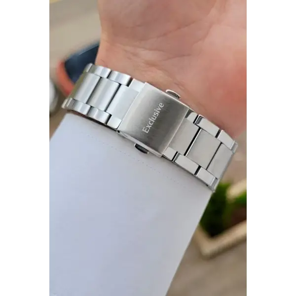 Kadranı Siyah Kordonu Gümüş Renk 45 Mm Iç Göstergeleri Aktif Erkek Kol Saati